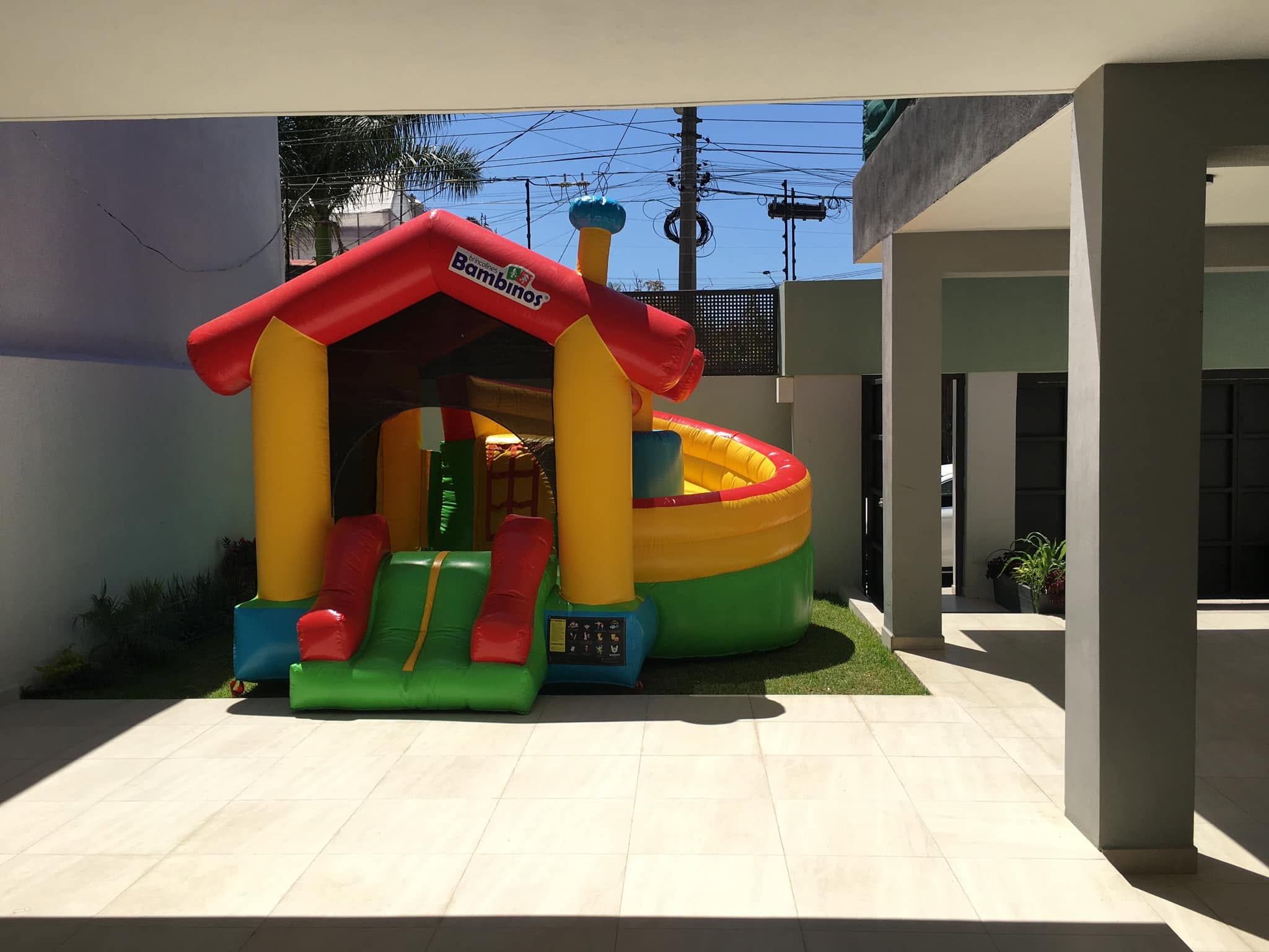 Área de Brincolín para Niños - Terraza La Opulenza